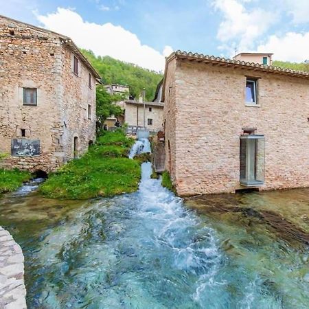 Casa Vacanze Fonte Del Menotre Foligno Eksteriør billede