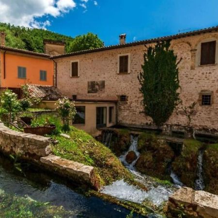 Casa Vacanze Fonte Del Menotre Foligno Eksteriør billede