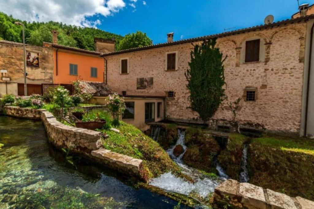 Casa Vacanze Fonte Del Menotre Foligno Eksteriør billede