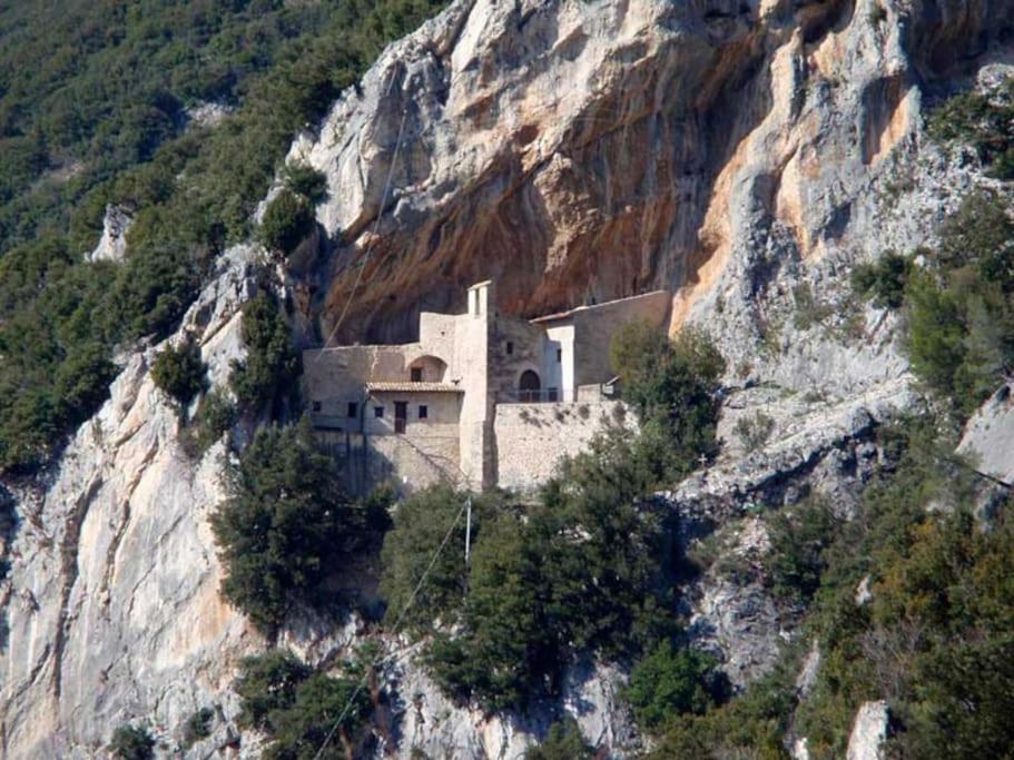 Casa Vacanze Fonte Del Menotre Foligno Eksteriør billede